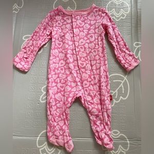 Newborn magnetic me footie ( pink hearts )
